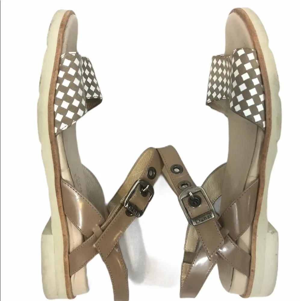 Dansi Open toe‎ Sandals Beige Kids size 2.5-3